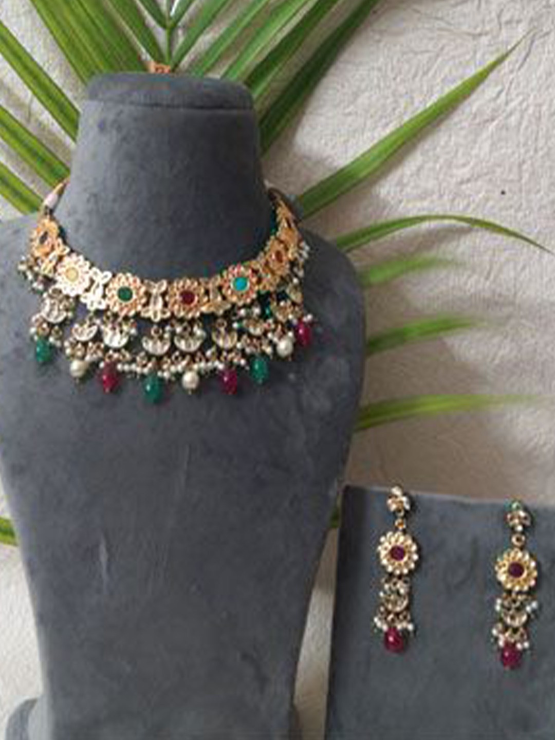 

STYLE DECO Gold-Plated Kundan Stone Studded & Beaded Choker Jewellery Set