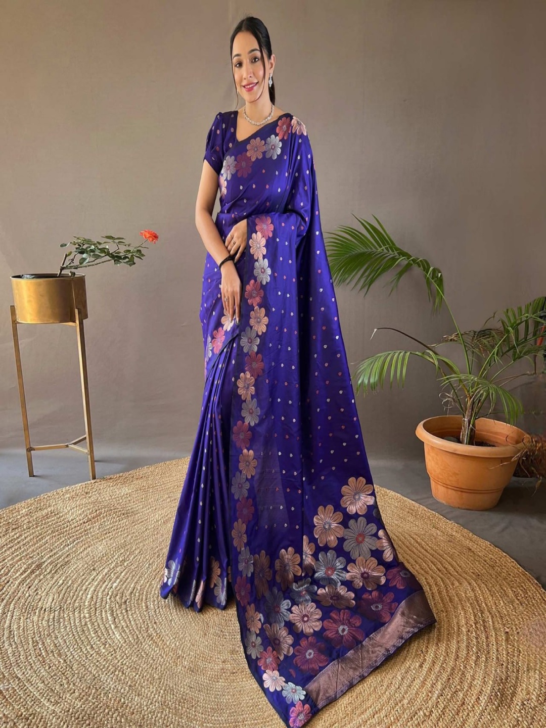 

revika Woven Design Zari Pure Silk Kanjeevaram Saree, Blue