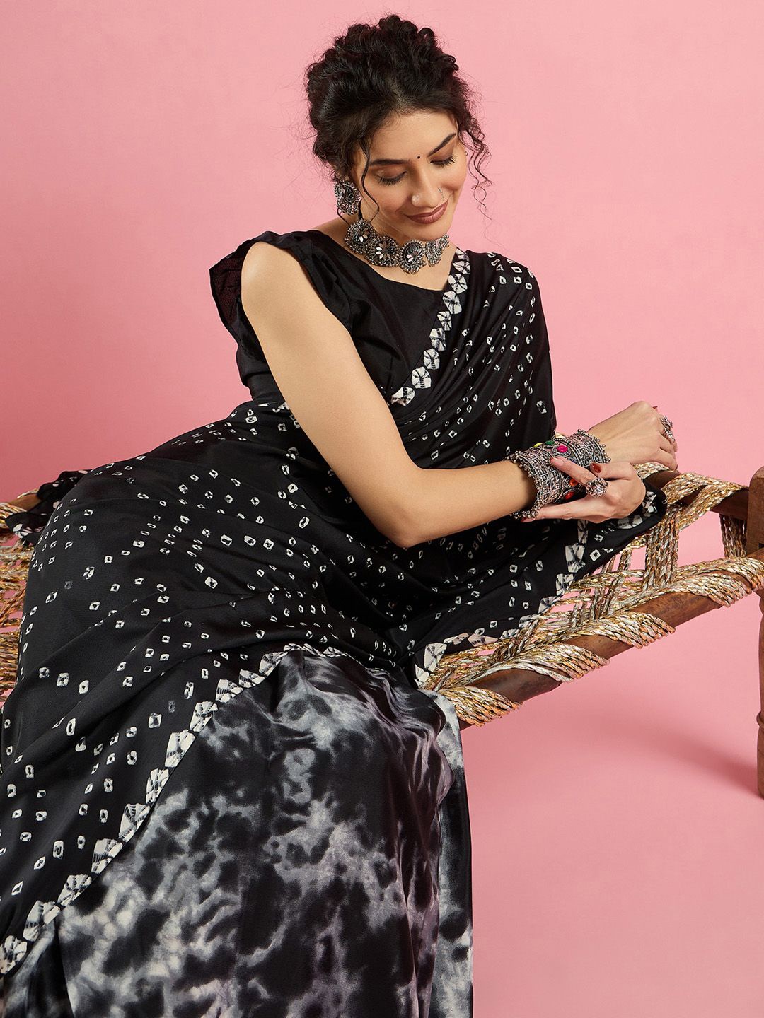 

Sangria Ethnic Printed Bandhani Saree With Blouse Piece, Black