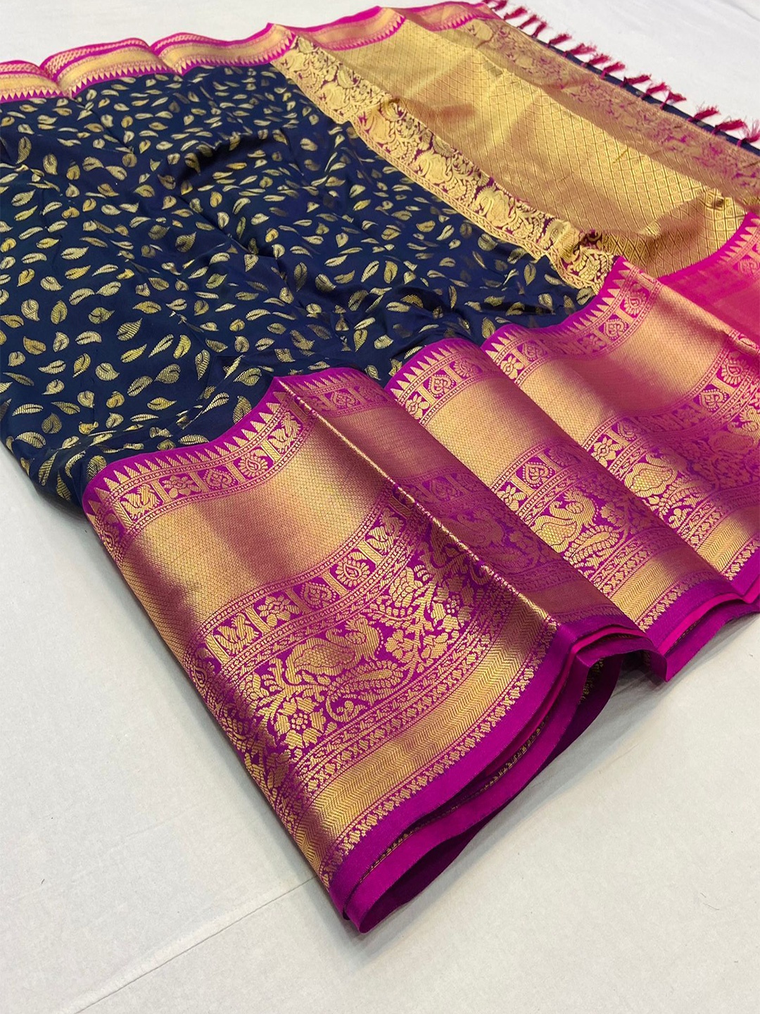 

ZIBLON Woven Design Zari Pure Silk Kanjeevaram Saree, Navy blue