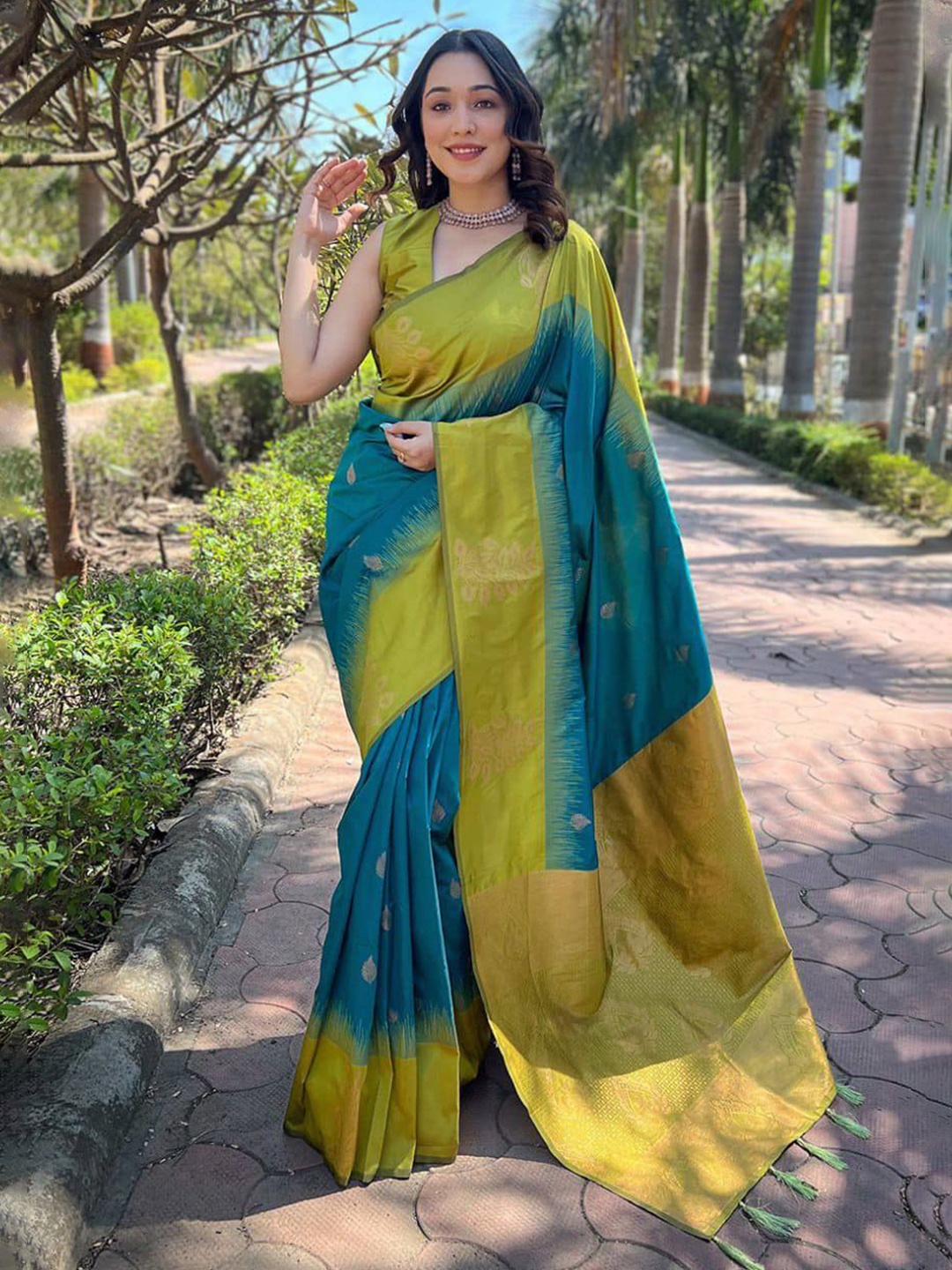 

Sitanjali Woven Design Zari Silk Blend Kanjeevaram Saree, Teal