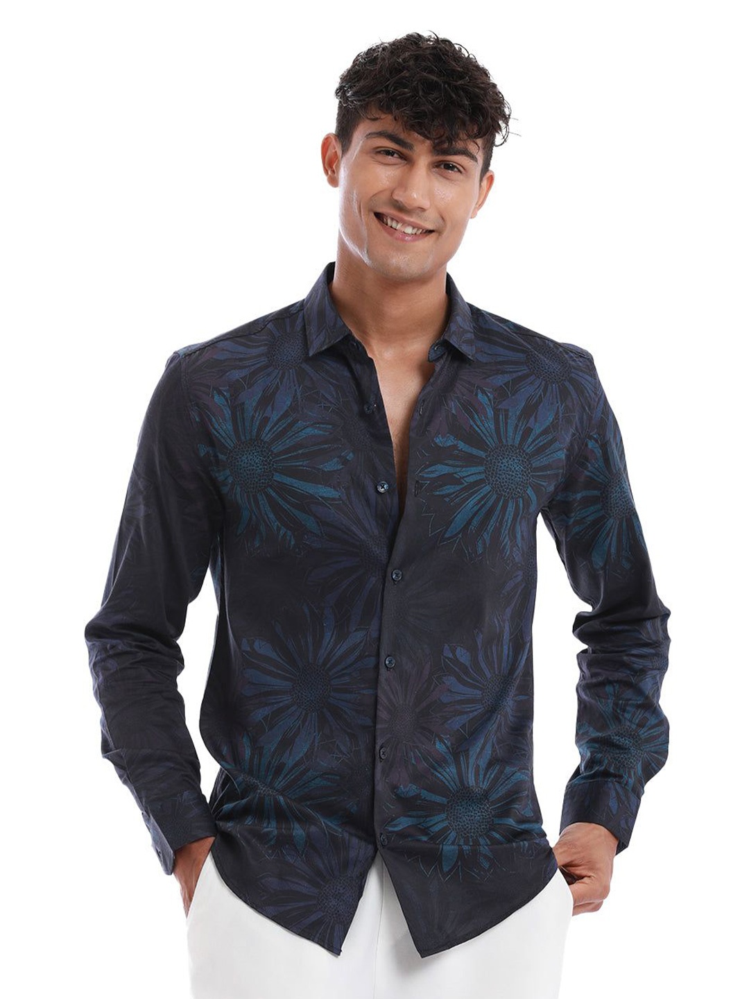 

Banana Club Men Relaxed Slim Fit Floral Opaque Printed Casual Shirt, Black