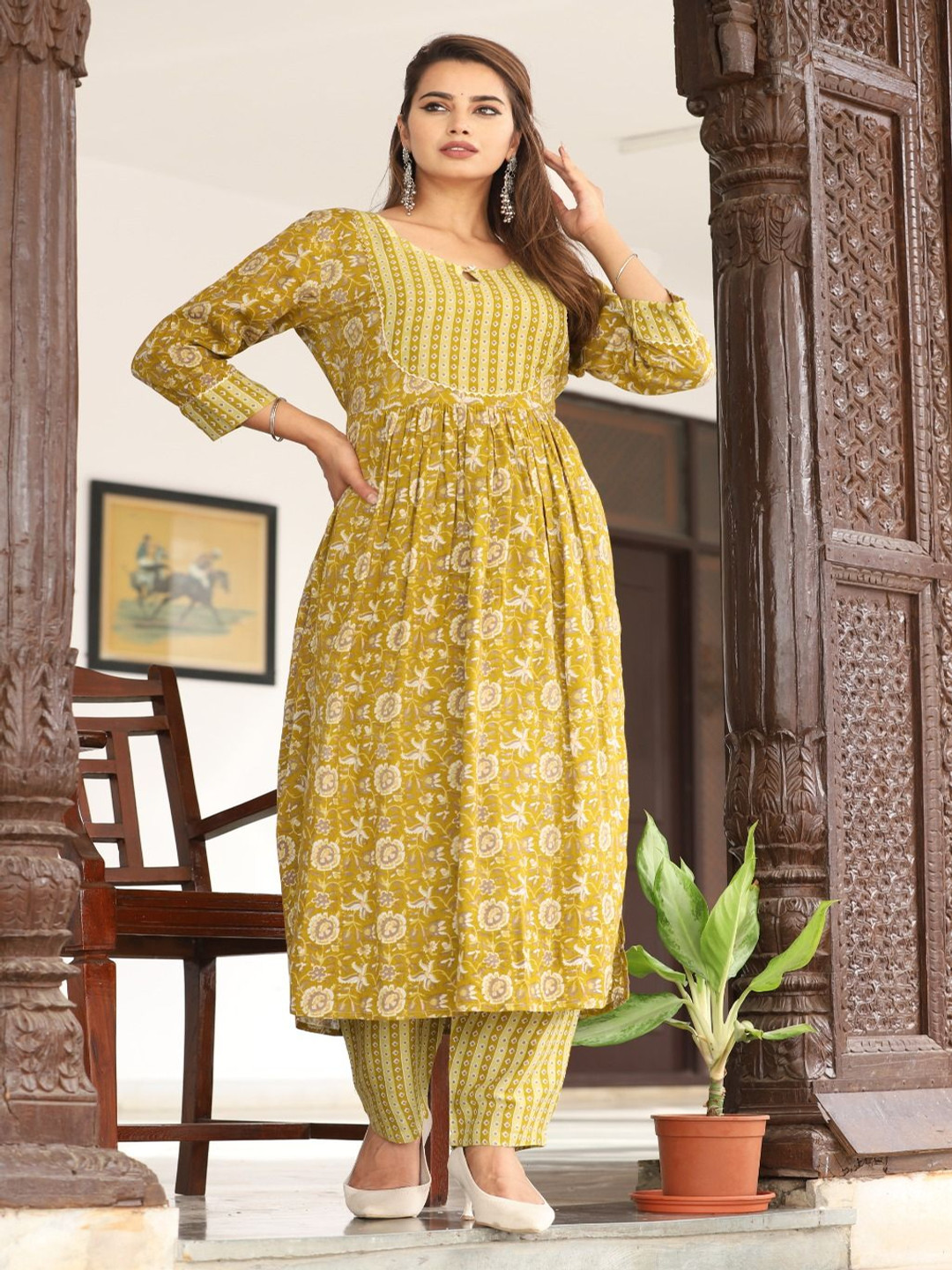 

ARANGETRAM Women Floral Printed Regular Kurta with Trousers, Mustard