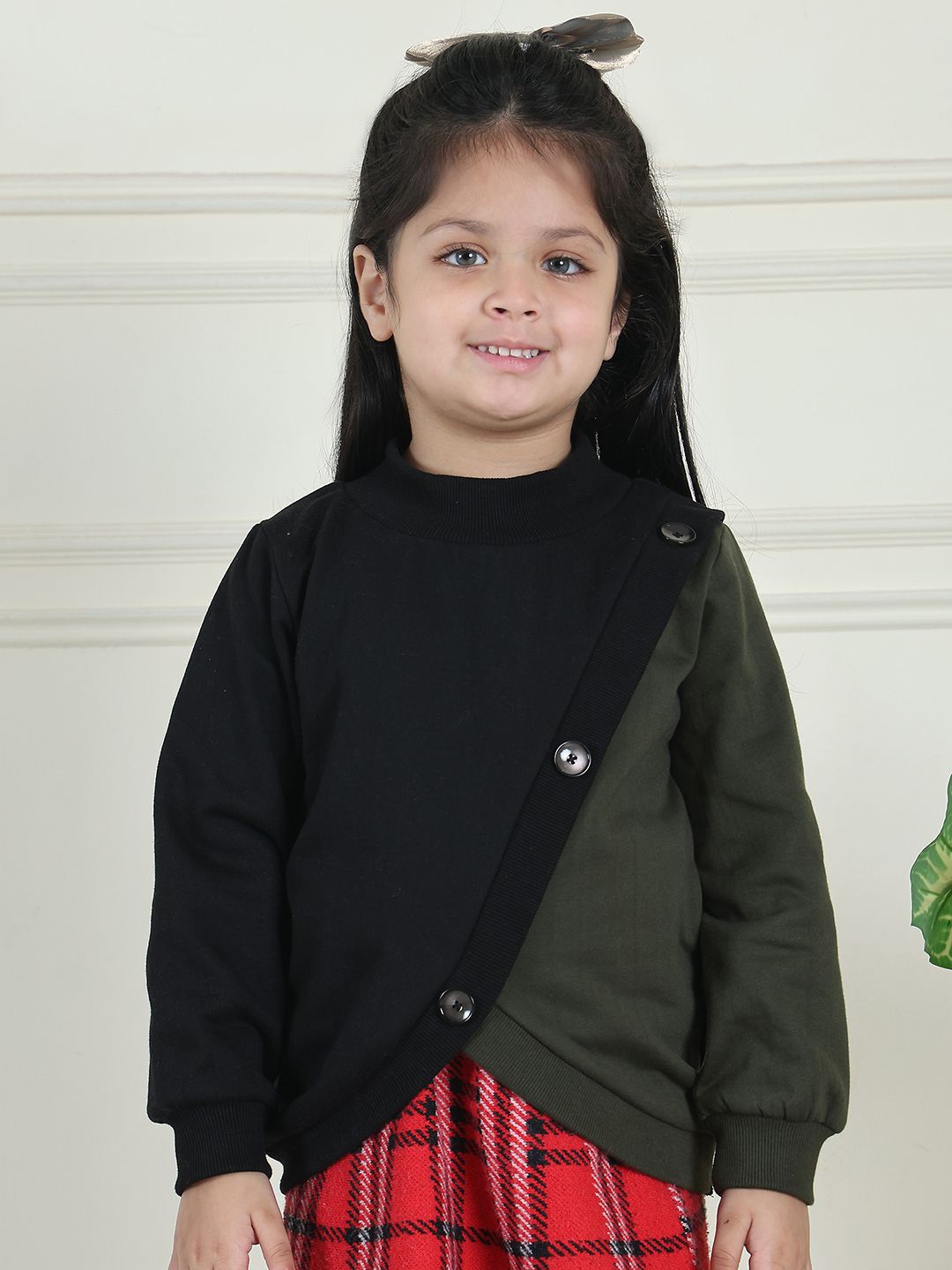 

MINI & MING Girls Colourblocked Sweatshirt, Black