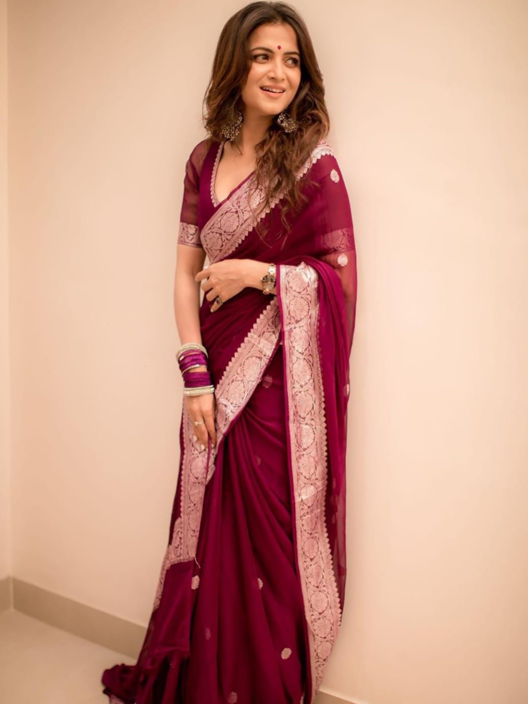 

Aldwych Zari Silk Blend Banarasi Saree, Maroon