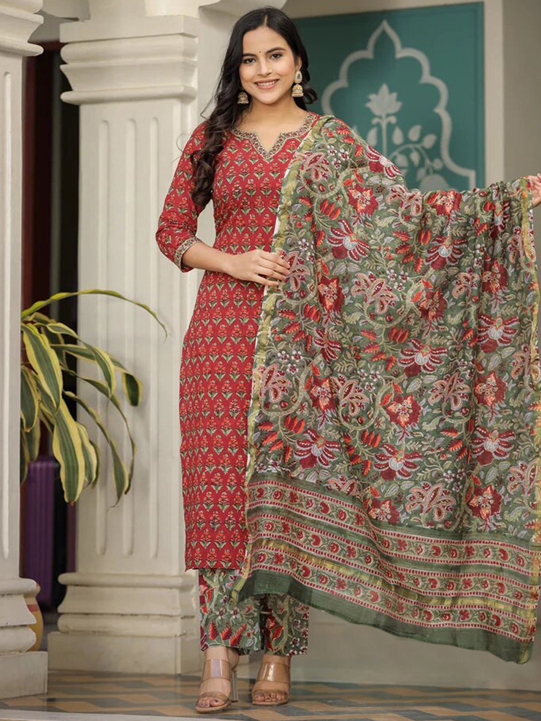 

SKYLEE Women Floral Printed Regular Kurta with Trousers & With Dupatta, Red