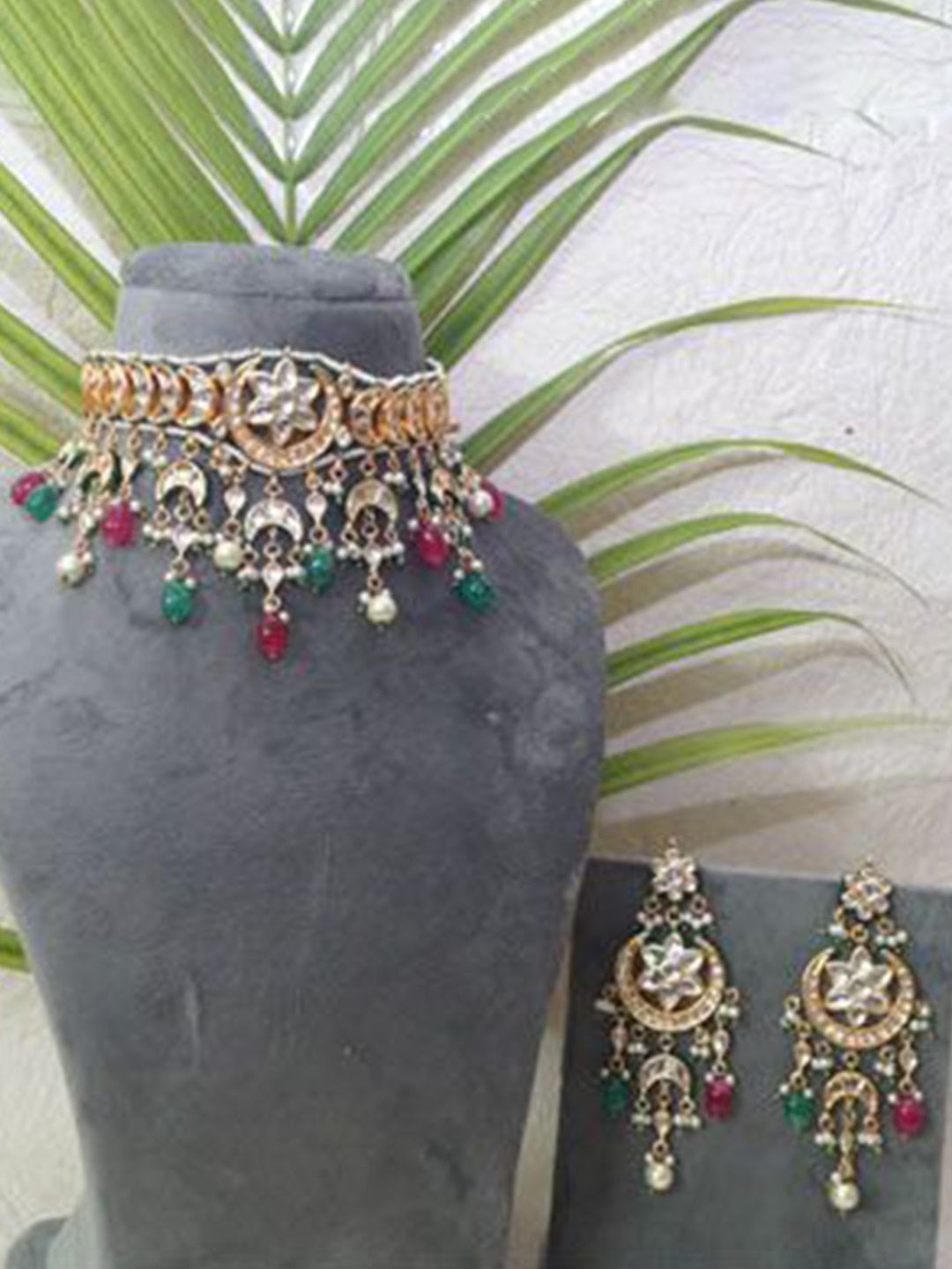 

STYLE DECO Gold-Plated Kundan Stone Studded & Beaded Choker Jewellery Set