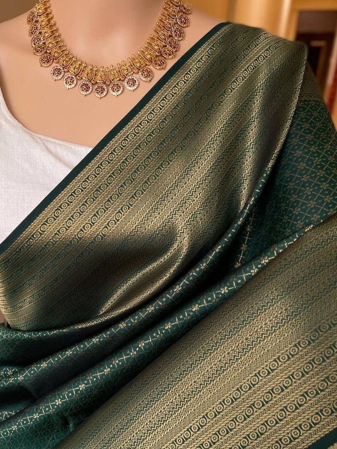 

Fashion Ritmo Woven Design Zari Pure Silk Saree, Green