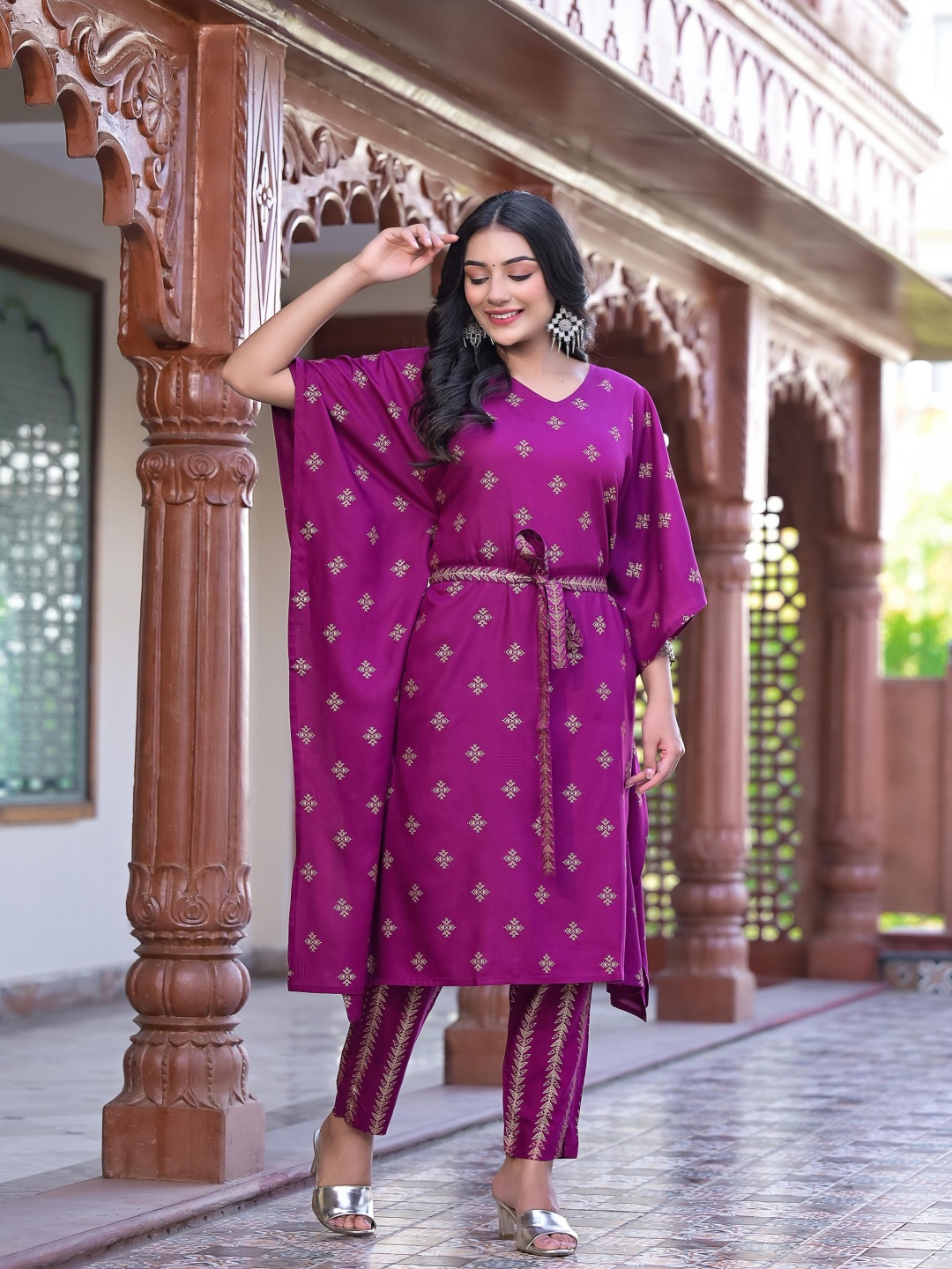 

KASHISHIYA Geometric Printed V-Neck Kaftan Kurta With Trouser, Purple