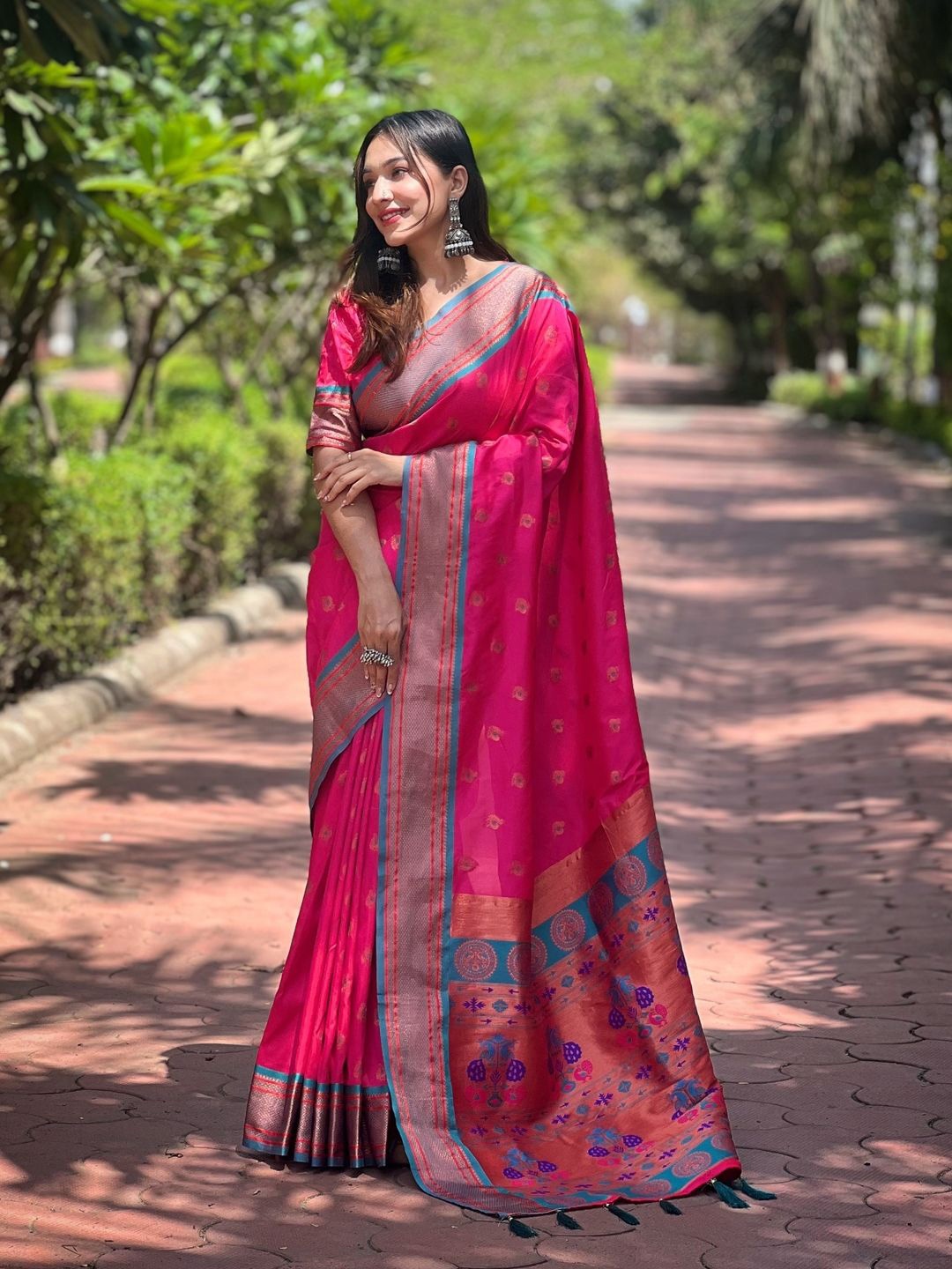 

Suha Art Silk Paithani Saree, Pink