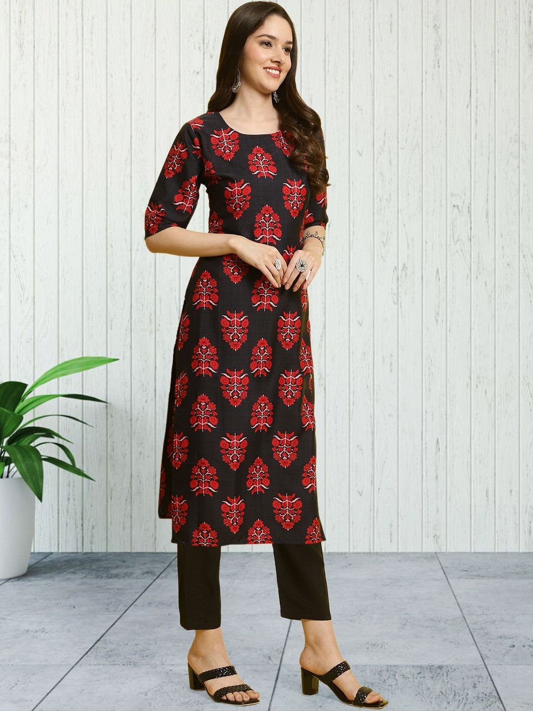 

7Threads Floral Printed Round-Neck Straight Regular Kurta with Trousers, Black