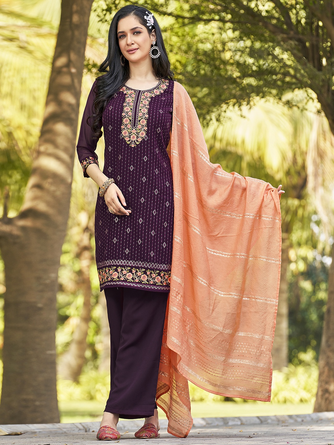 

SKYLEE Ethnic Motifs Embroidered Regular Thread Work Kurta with Palazzos & Dupatta, Purple