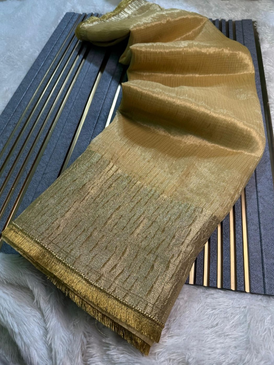 

DIVASTRI Woven Design Zari Tissue Banarasi Saree, Gold