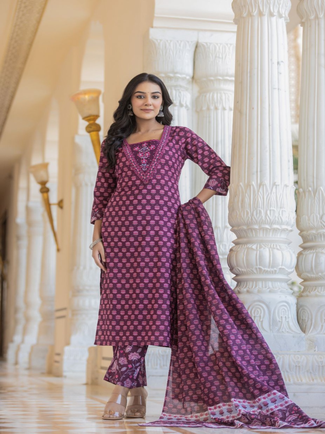 

AARDRAA Floral Printed Pure Cotton Straight Kurta With Trousers & Dupatta, Purple