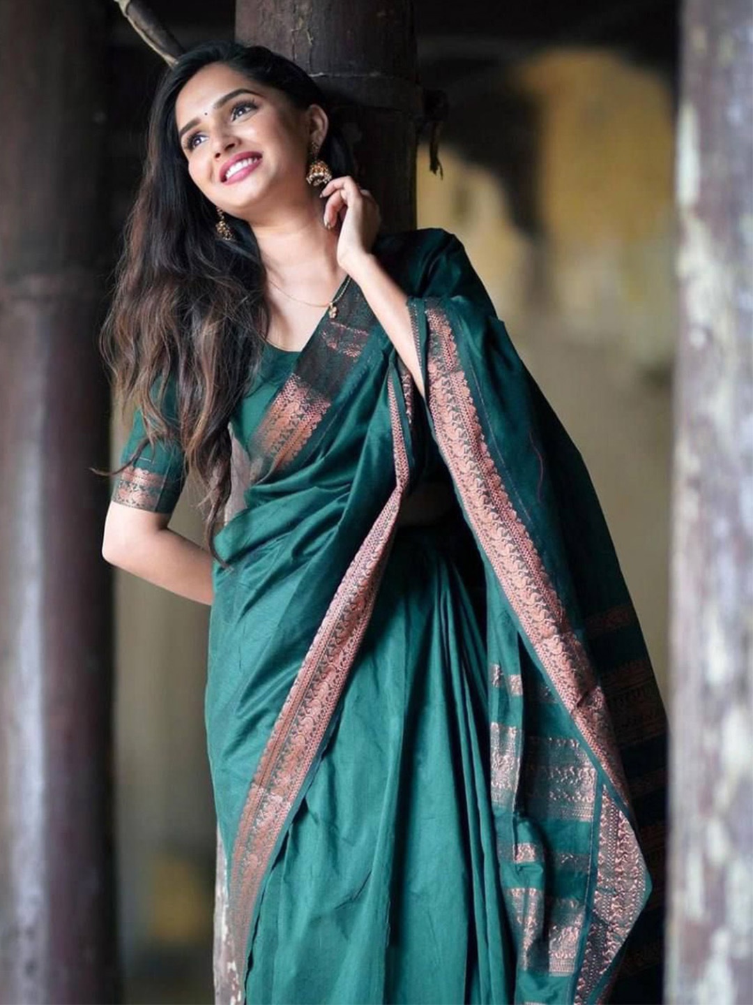 

SANJANA SILK Woven Design Zari Silk Blend Kanjeevaram Saree, Green