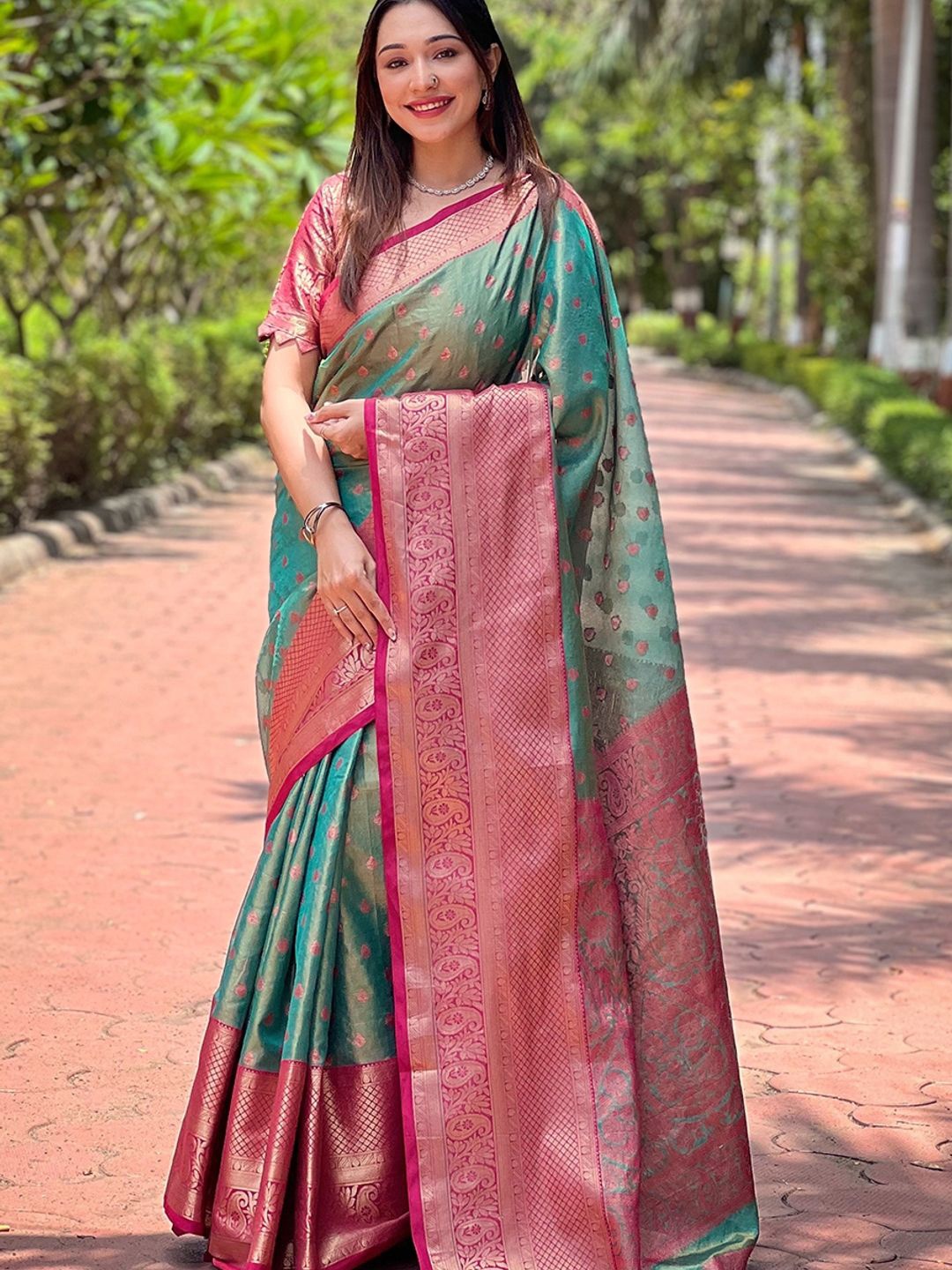 

Suha Woven Design Zari Art Silk Kanjeevaram Saree, Green