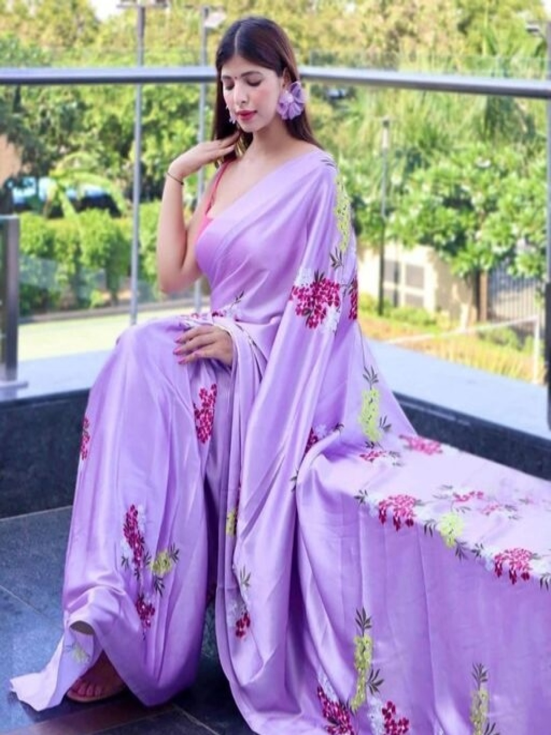 

ARPITA FASHION Floral Pure Crepe Saree, Purple