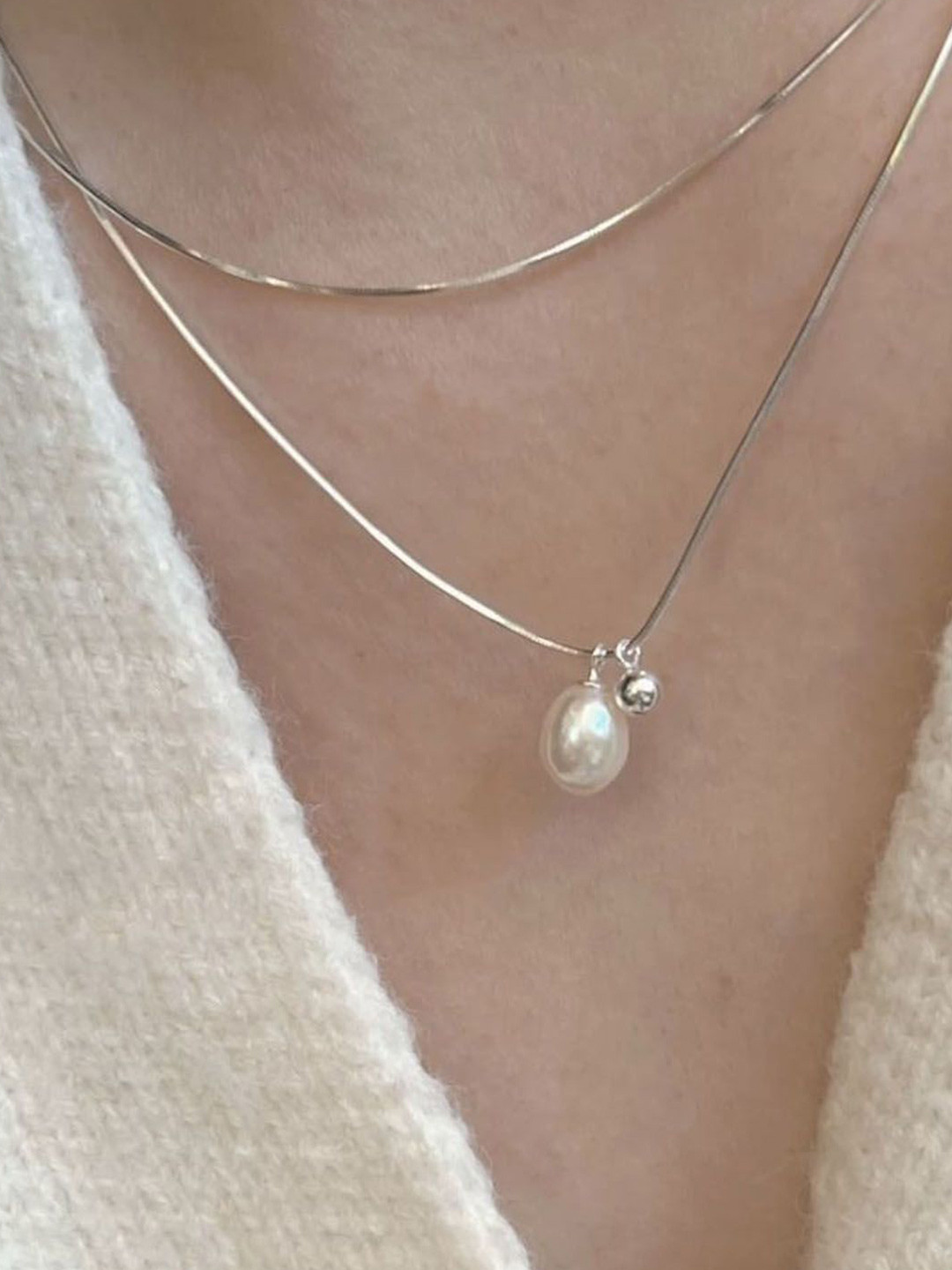 

StyleCast Elegant Silver-Toned Pearls Beaded Layered Necklace