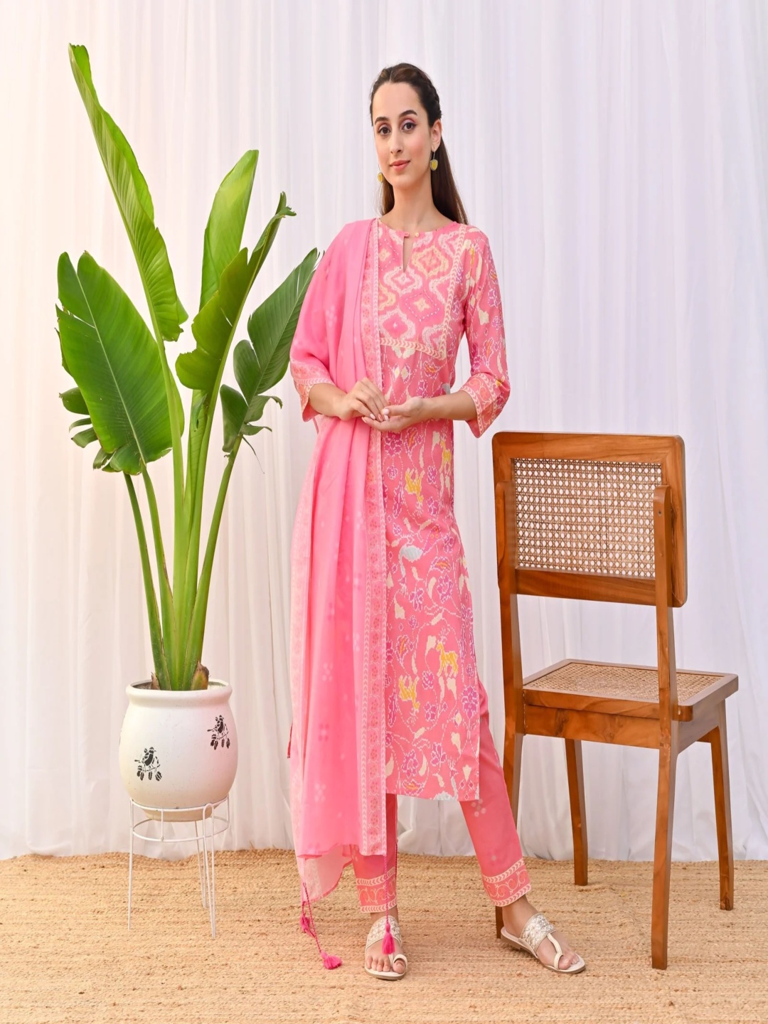

KALINI Floral Printed Keyhole Neck Straight Kurta With Trousers & Dupatta, Pink