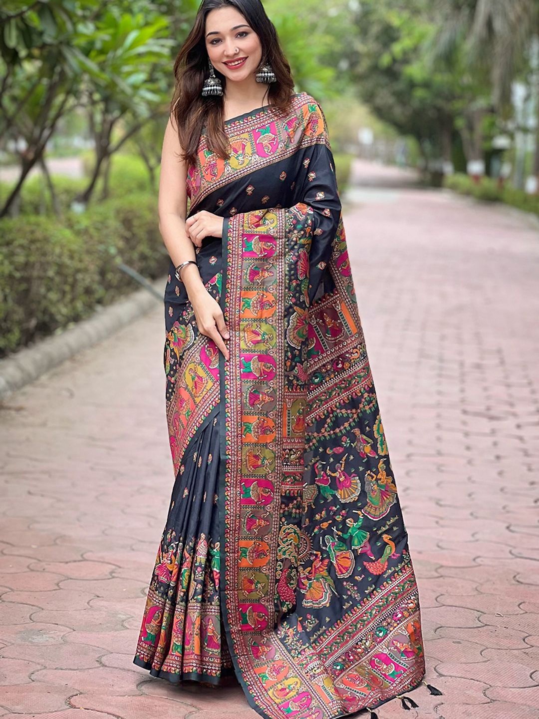 

Suha Woven Design Art Silk Kanjeevaram Saree, Black