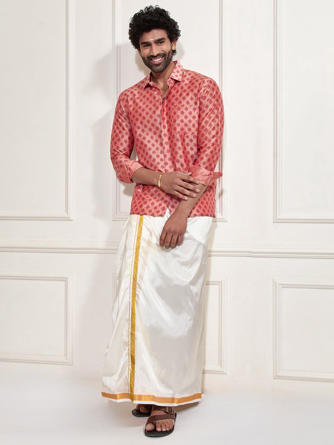 

VASTRAMAY Printed Shirt Collar Long Roll-Up Sleeves Shirt With Veshti, Pink