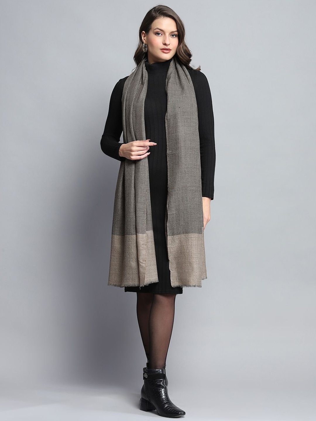

Monte Carlo Geometric Woven Design Shawl, Grey