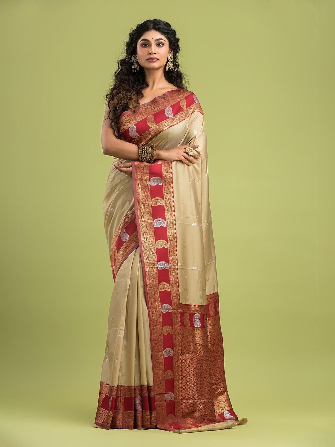 

Dheu Woven Design Zari Silk Blend Kanjeevaram Saree, Beige