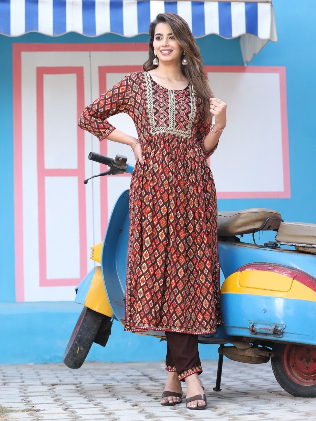 

ARANGETRAM Geometric Printed Round Neck Thread Work Kurta With Trouser, Red