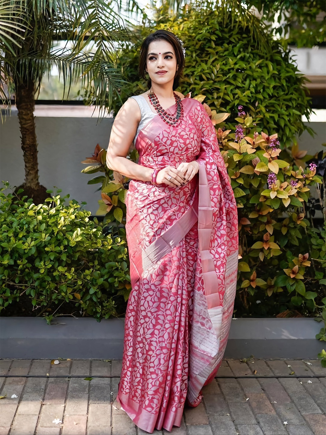 

Fashion Ritmo Floral Zari Pure Silk Saree, Pink