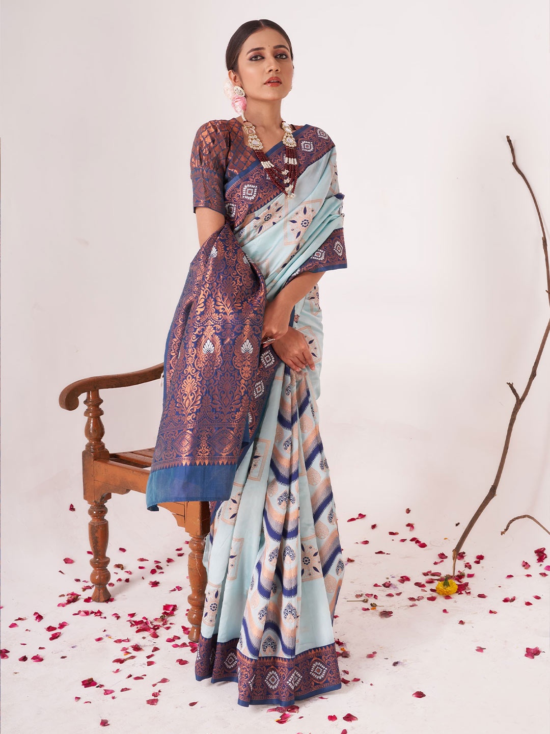 

choiceit Floral Zari Pure Silk Saree, Blue