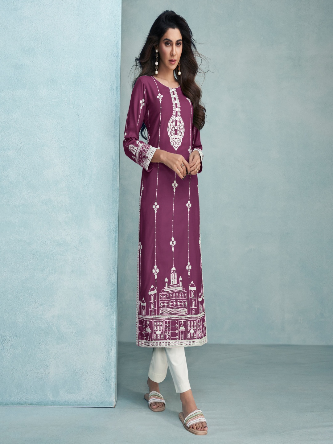 

Peachmode Embroidered Straight Kurta, Purple