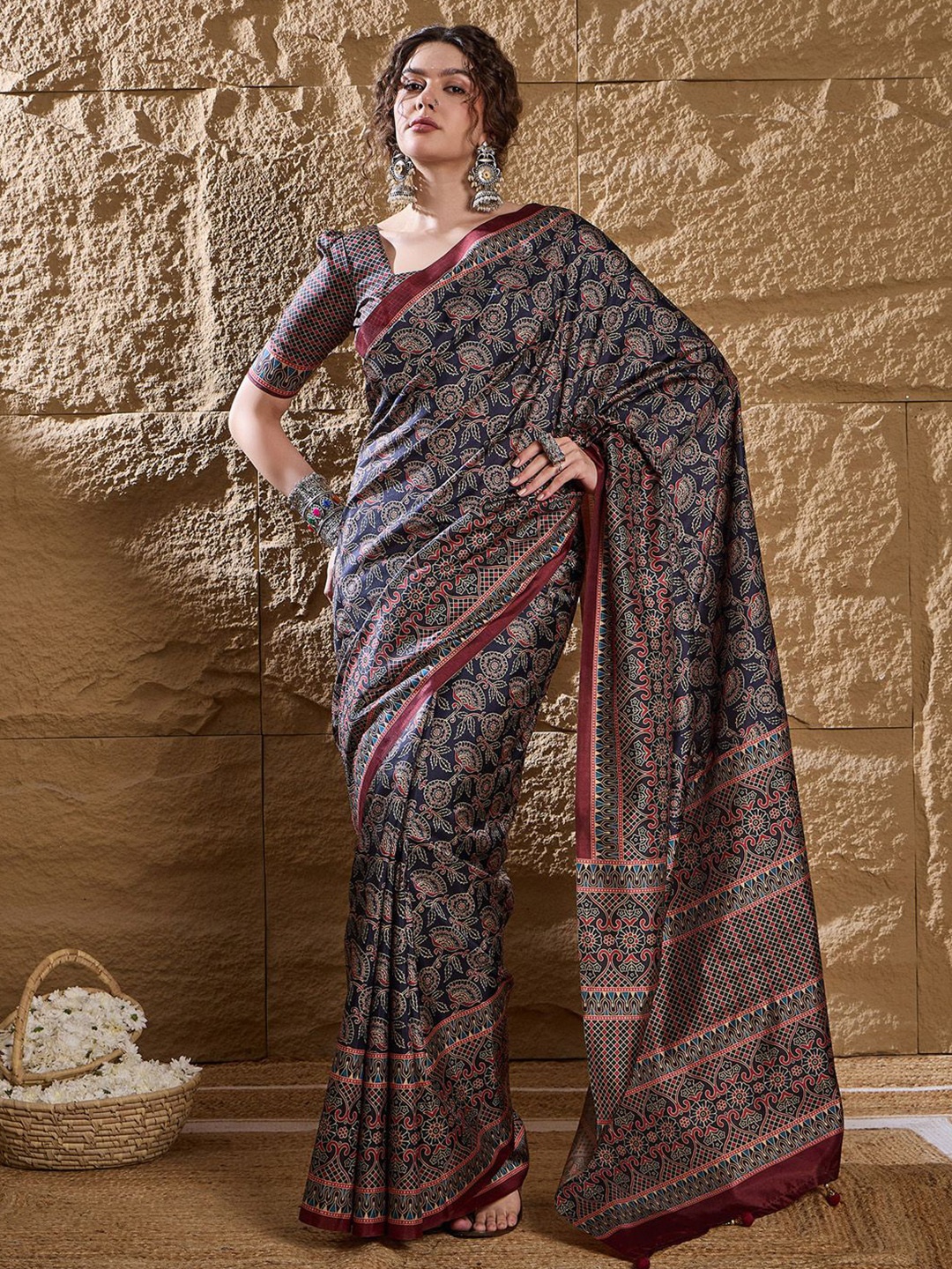 

Anouk Ethnic Motifs Silk Blend Block Print Saree, Navy blue