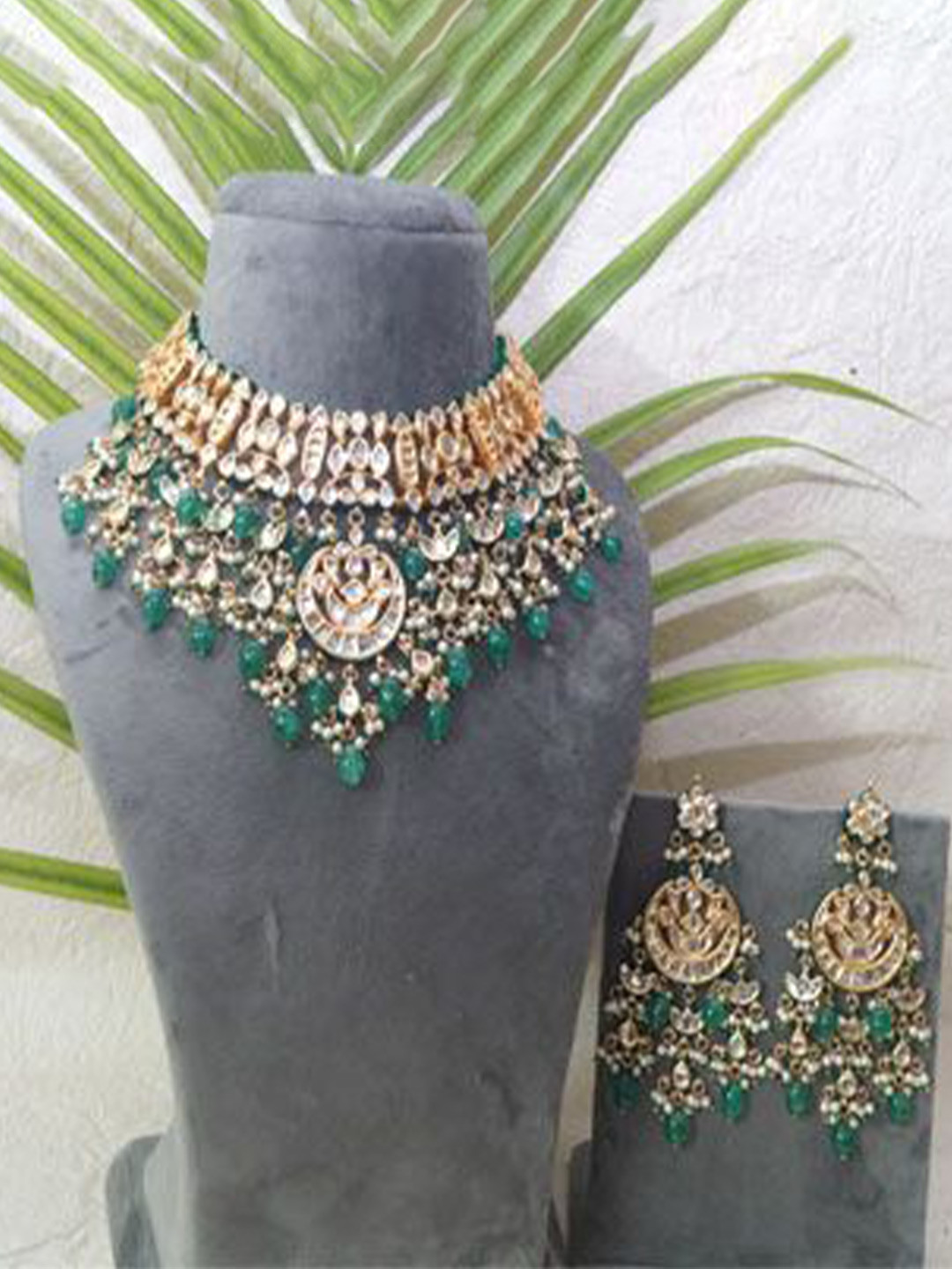 

STYLE DECO Gold-Plated Kundan Stone Studded & Beaded Jewellery Set