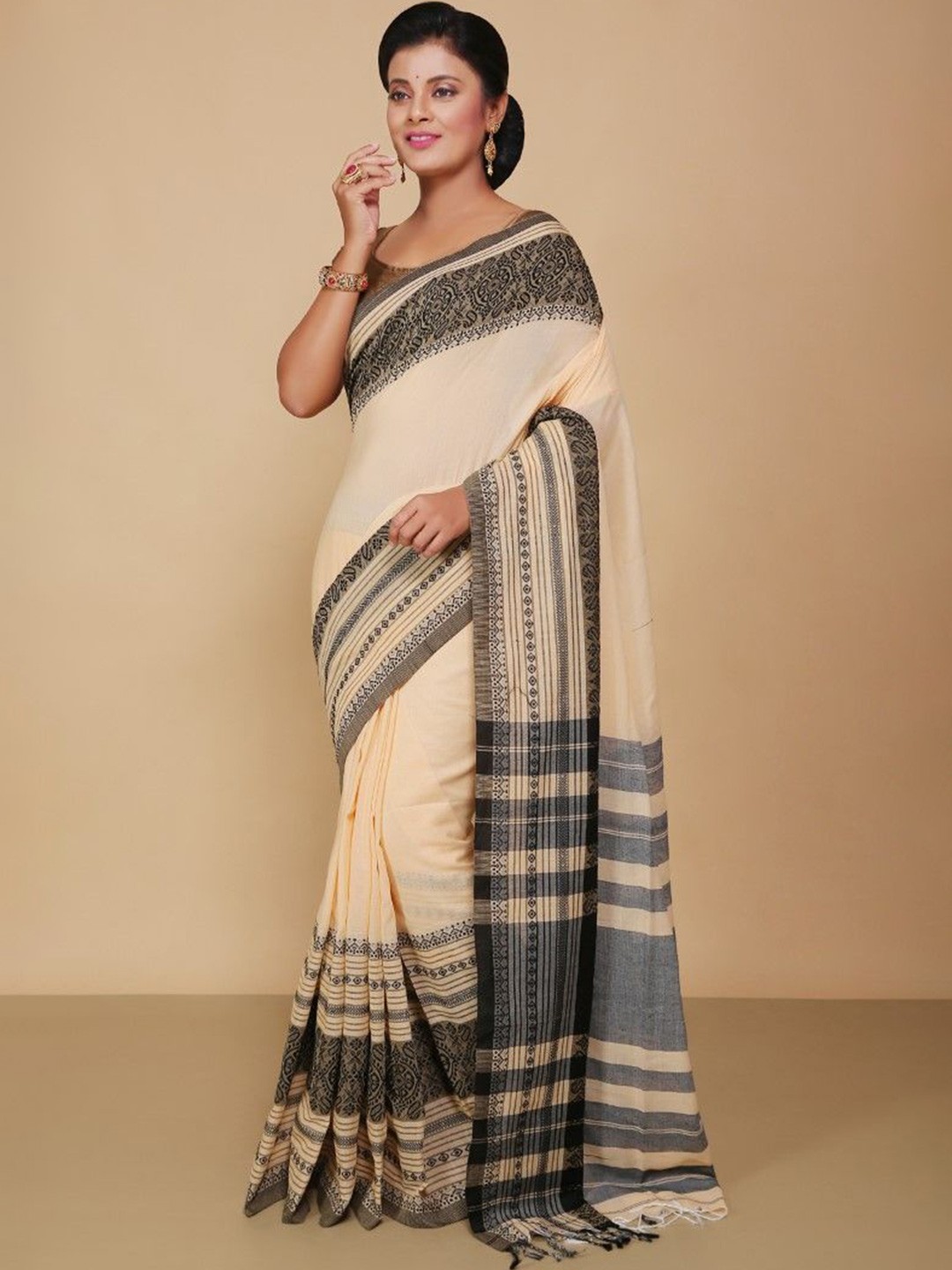 

BENGAL HANDLOOM Art Silk Taant Saree, Cream