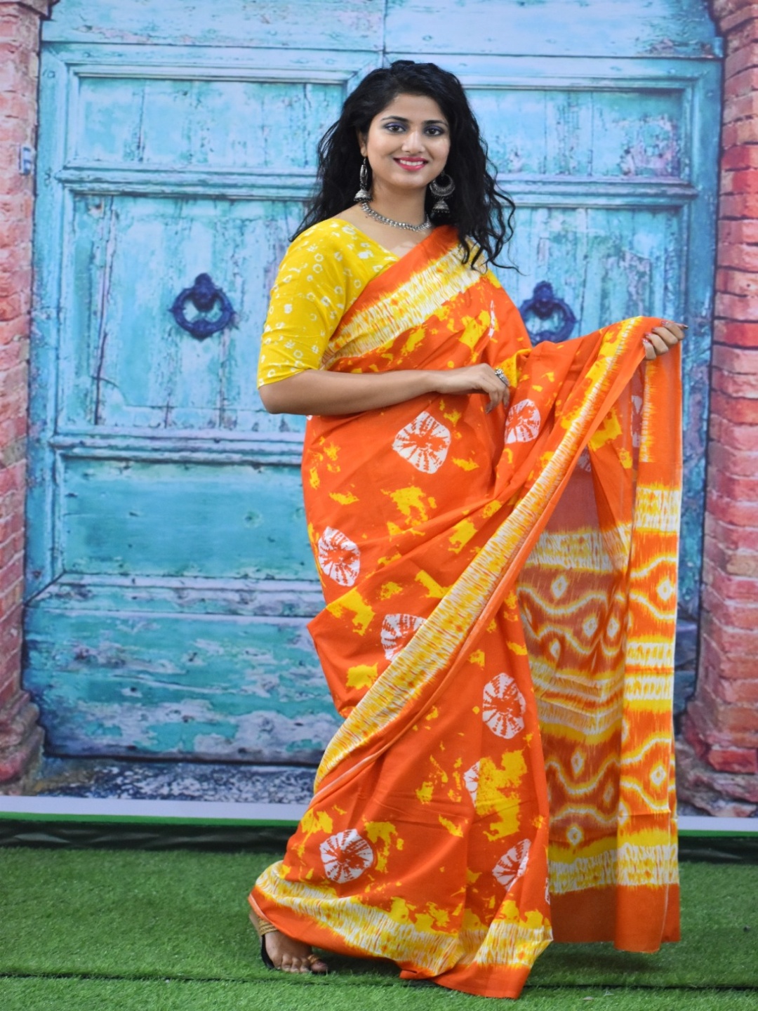 

clothonus Tie and Dye Printed Pure Cotton Saree, Orange