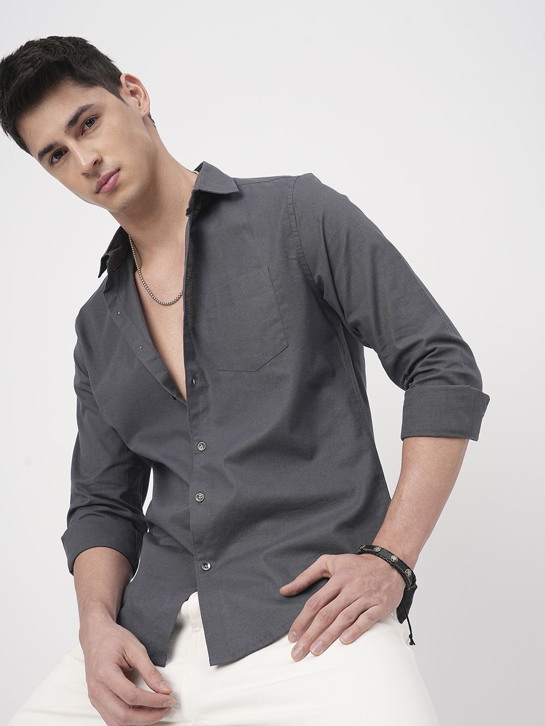 

VASTRADO Men Classic Slim Fit Cutaway Collar Solid Cotton Casual Shirt, Grey