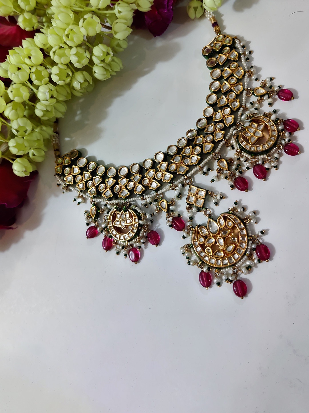

STYLE DECO Gold-Plated Kundan Stone Studded & Fresh Water Pearls Beaded Necklace