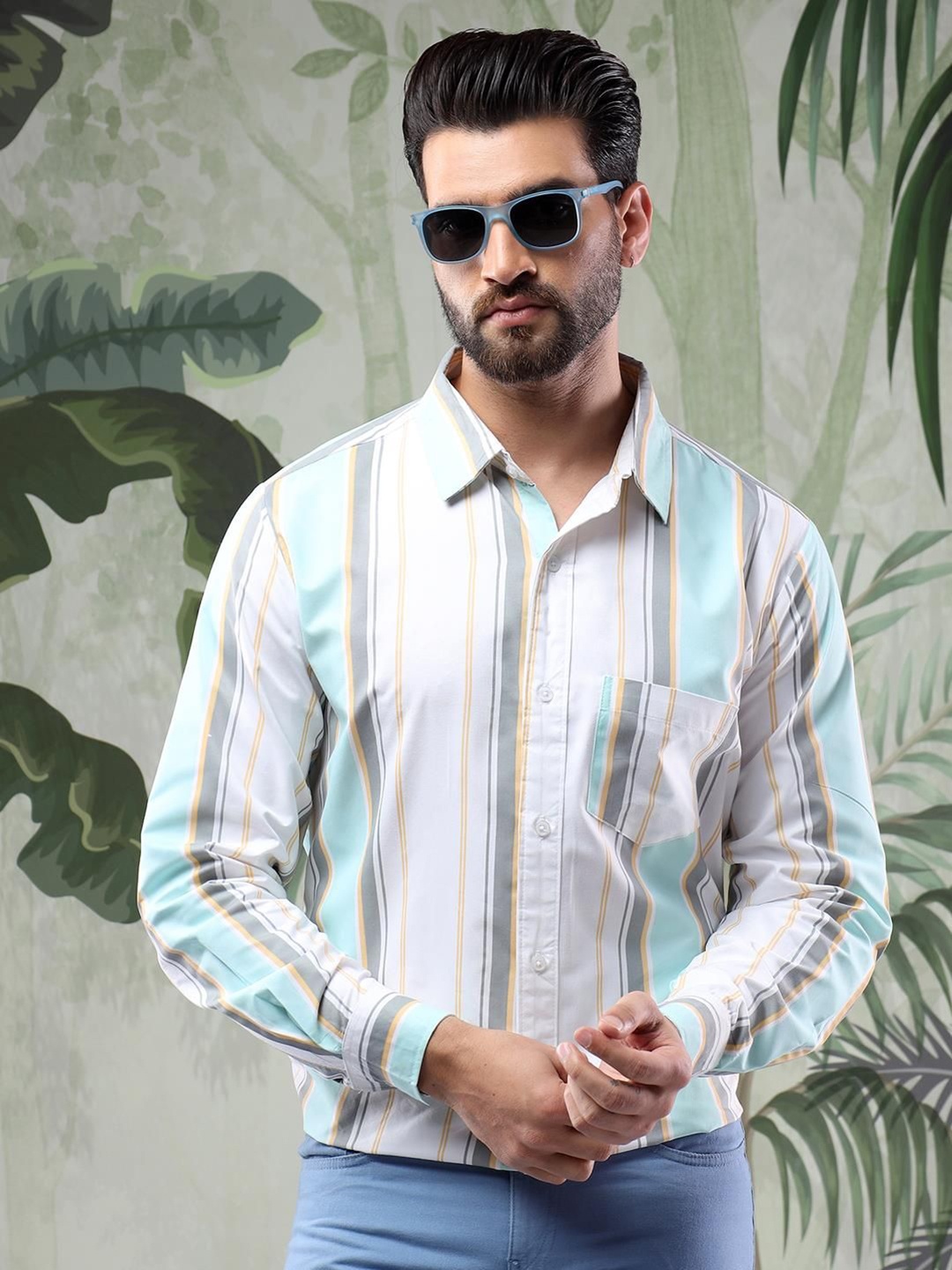 

Kotty Men Spread Collar Vertical Striped Casual Shirt, White
