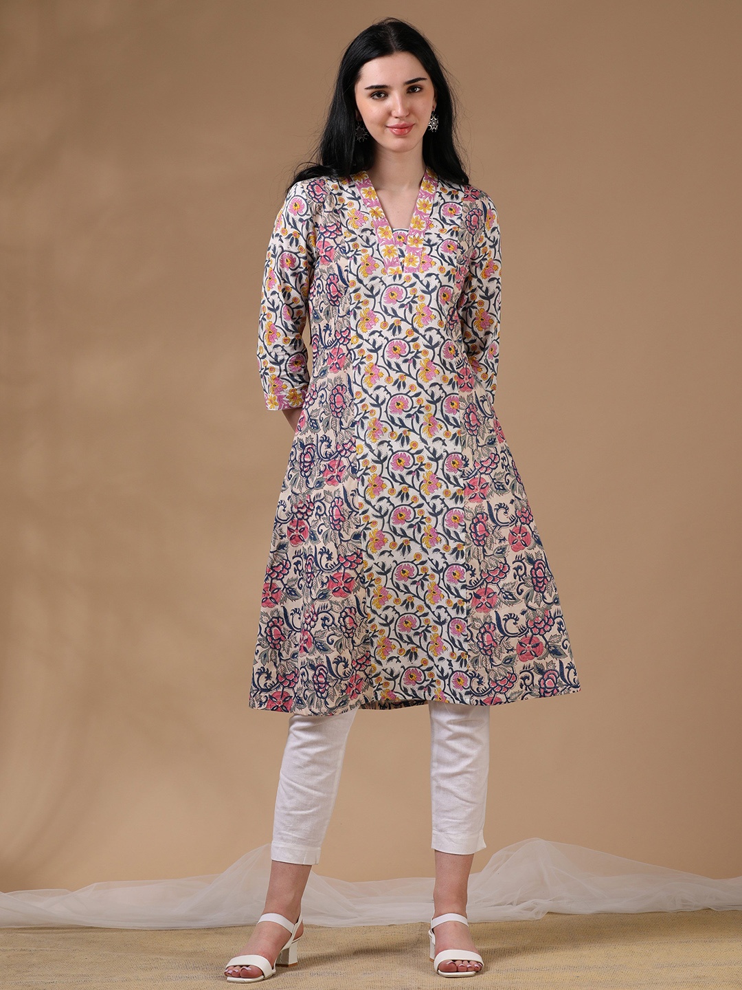 

Hassu's Floral Print Flared Sleeve A-Line Dress, White