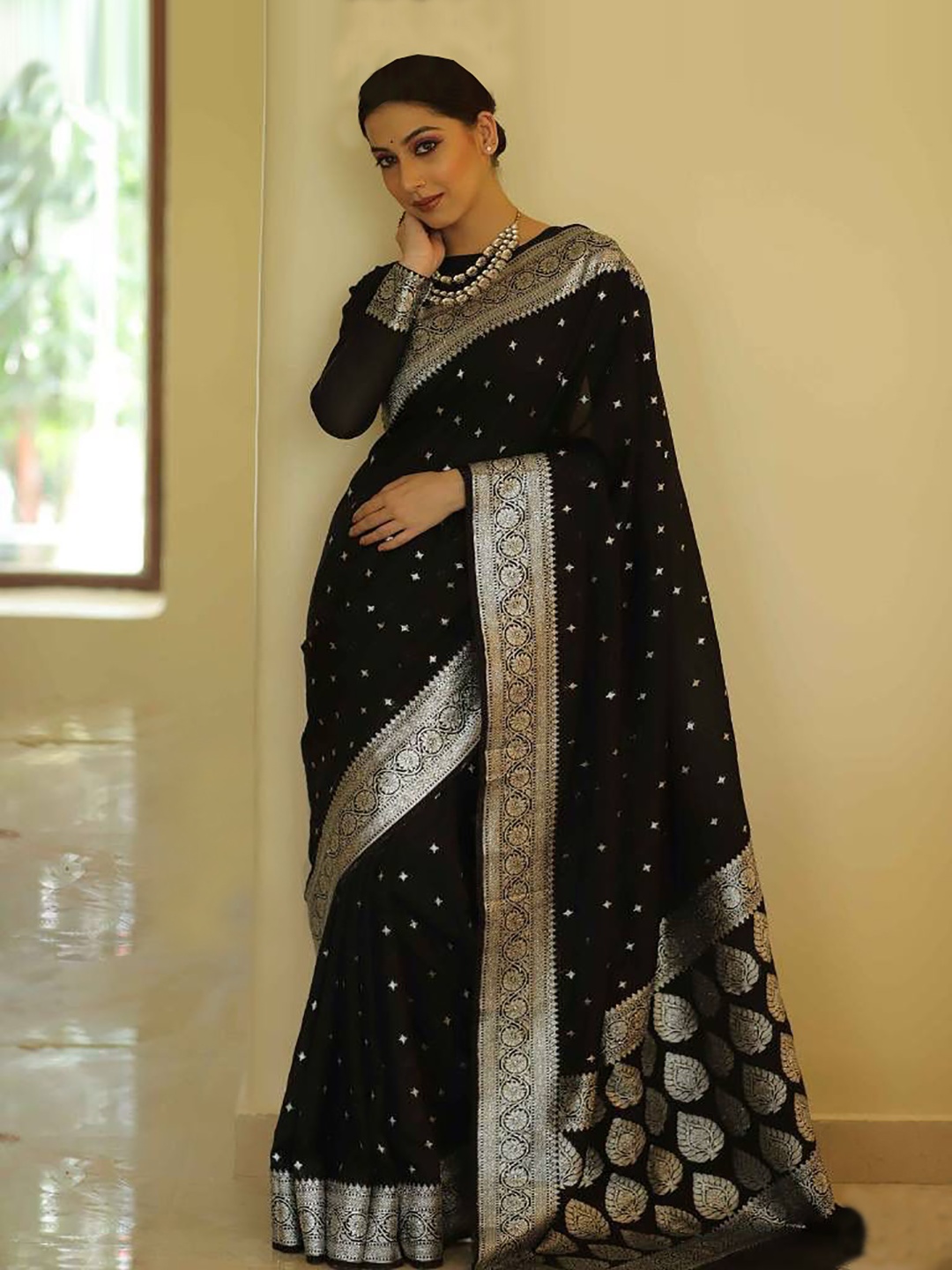 

Anjaneya Sarees Woven Design Zari Banarasi Saree, Black