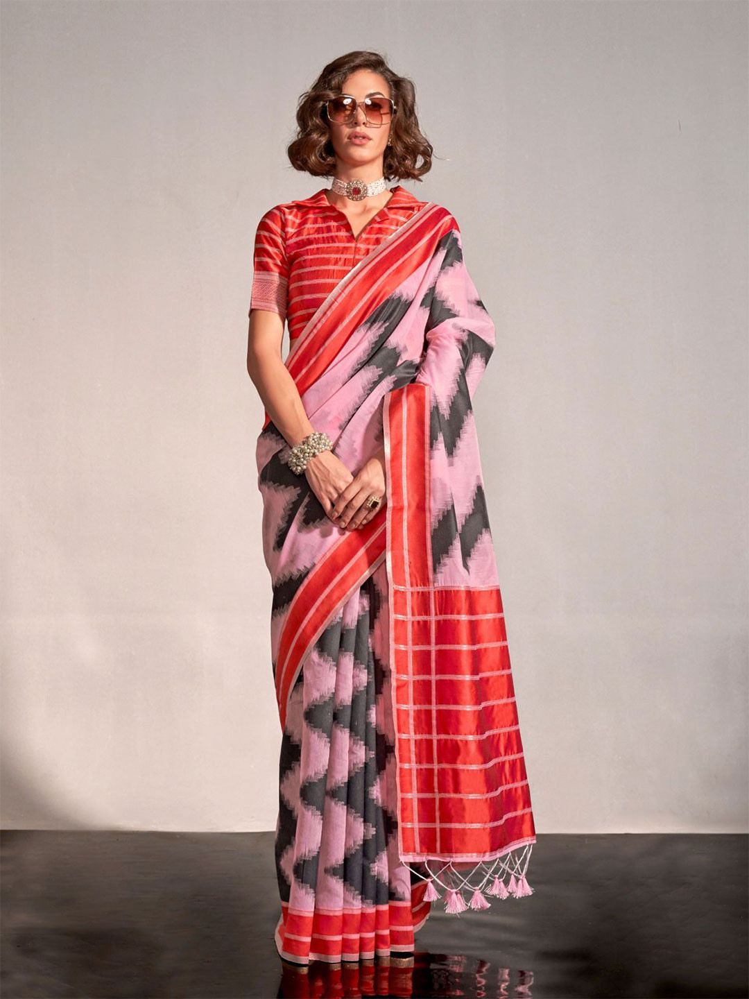 

ODETTE Silk Blend Saree, Pink