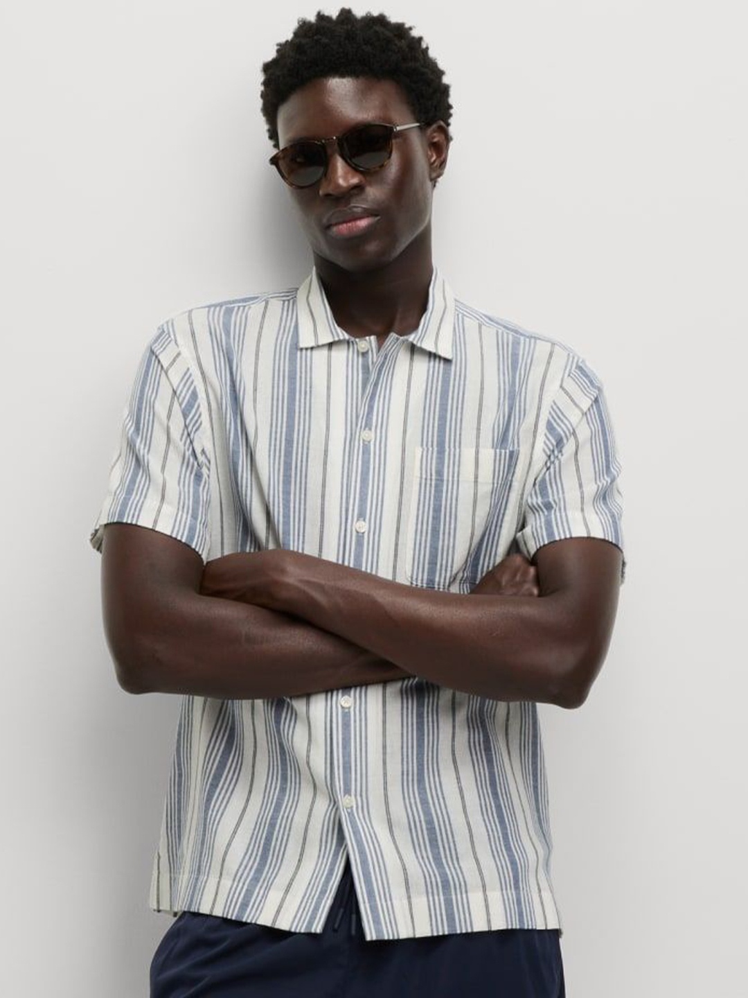 

Marks & Spencer Men Cutaway Collar Vertical Striped Cotton Casual Shirt, Blue