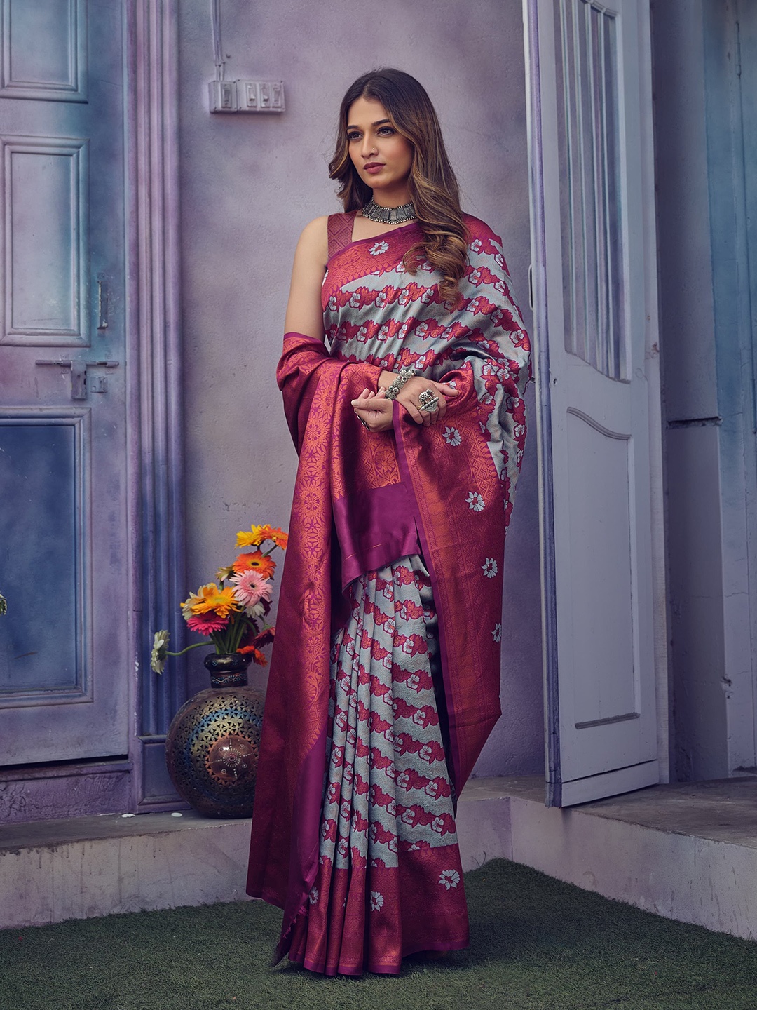 

choiceit Floral Zari Pure Silk Saree, Grey
