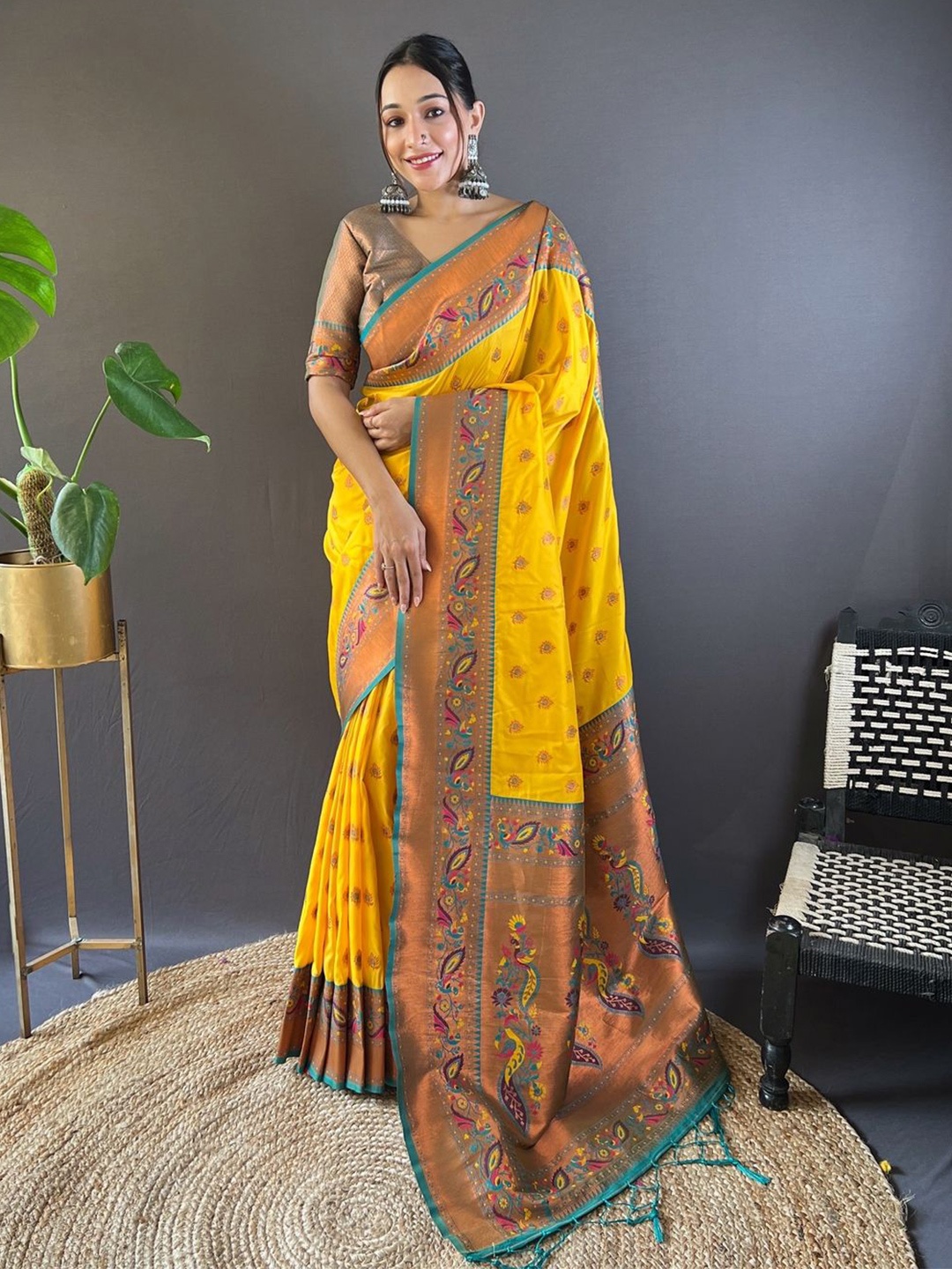 

Suha Art Silk Paithani Saree, Yellow