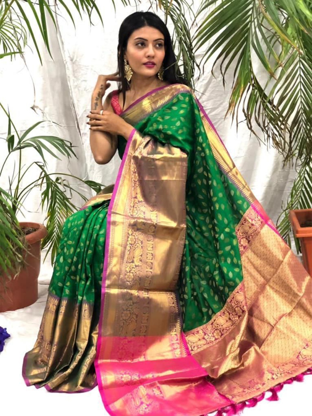 

ZIBLON Woven Design Zari Pure Silk Kanjeevaram Saree, Green