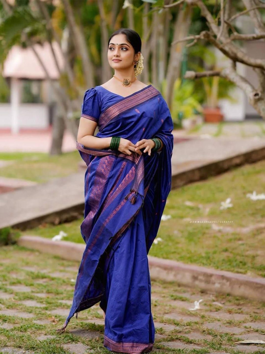 

Sanwariya Silk Woven Design Zari Silk Blend Kanjeevaram Saree, Blue