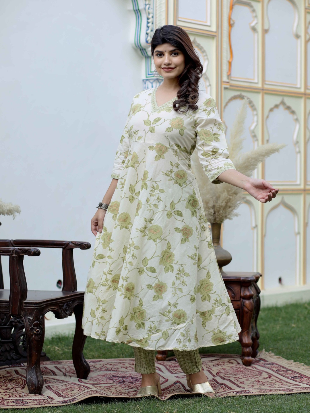 

Doriyaan Floral Printed V-Neck Pure Cotton Kurta With Trouser, Green