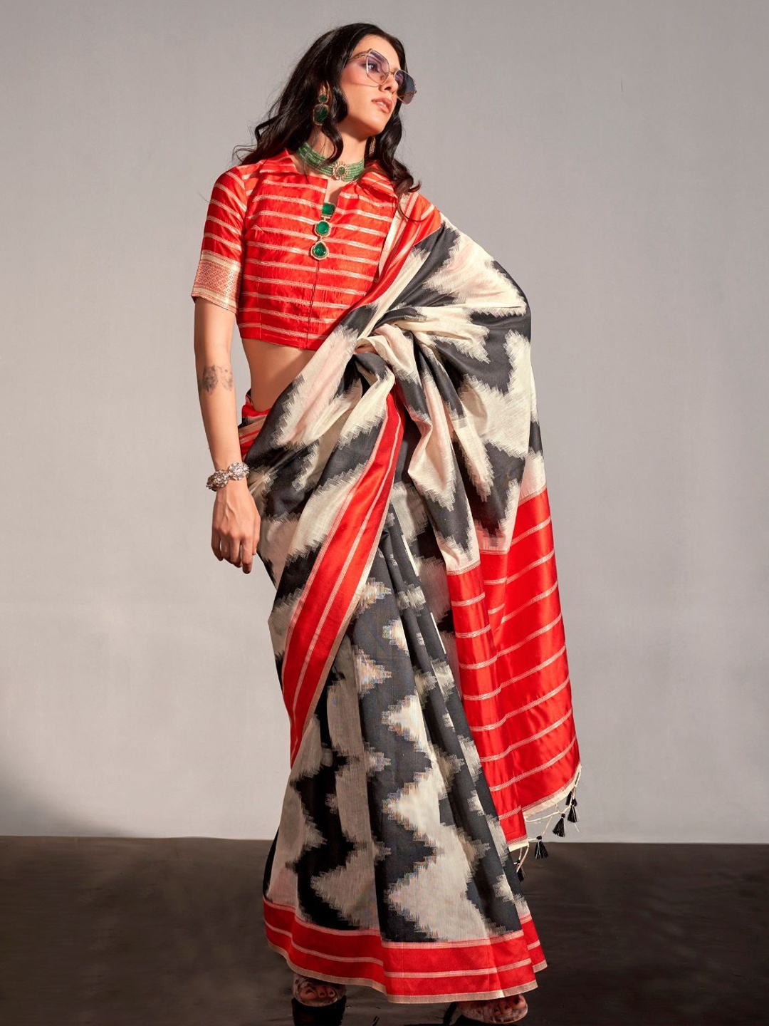 

ODETTE Woven Design Silk Blend Saree, Off white