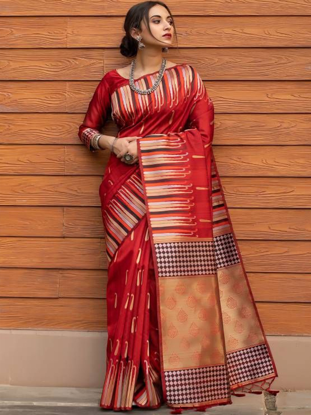 

KAVINDI Paisley Pure Silk Designer Banarasi Saree, Red