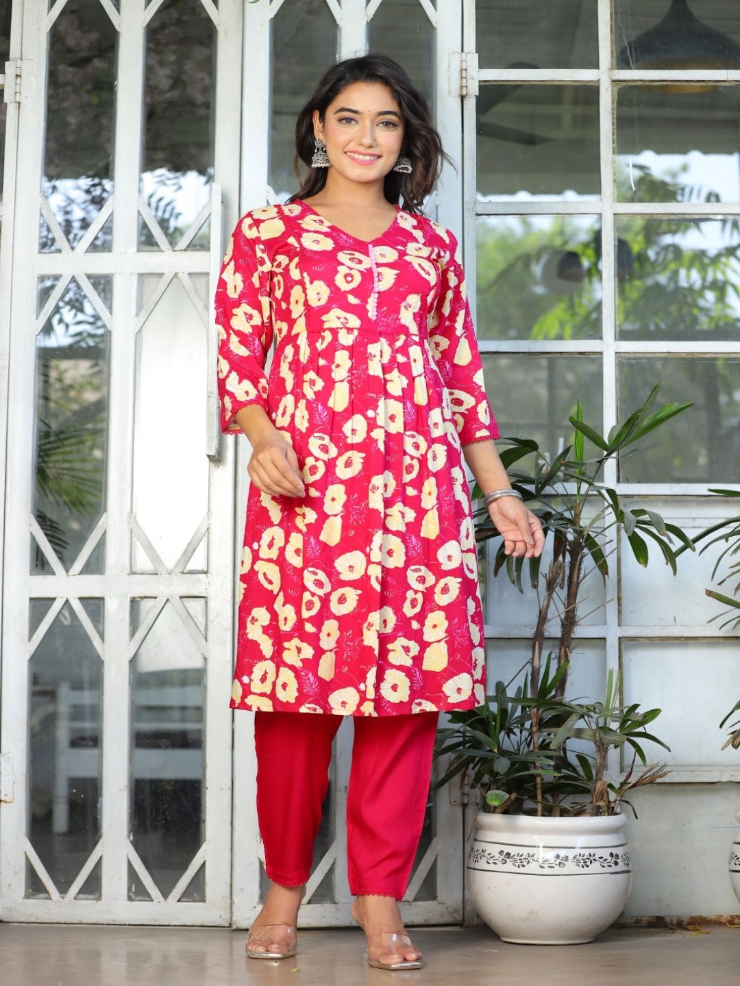 

ARANGETRAM Floral Printed Straight Kurta With Trousers, Red